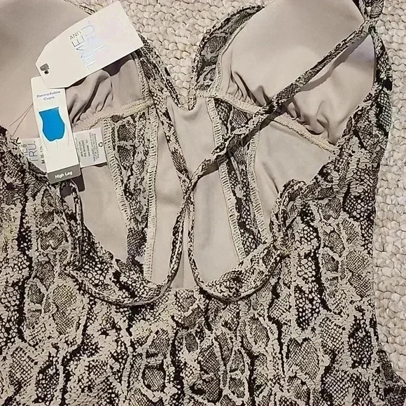 Swimsuit snakeskin  - Picture 10 of 10